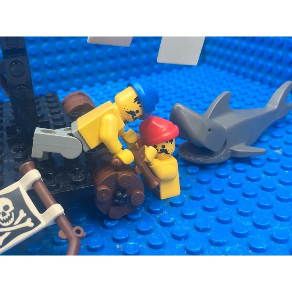 Pirates‎ LEGO Pirates I Castaway's Raft (6257)